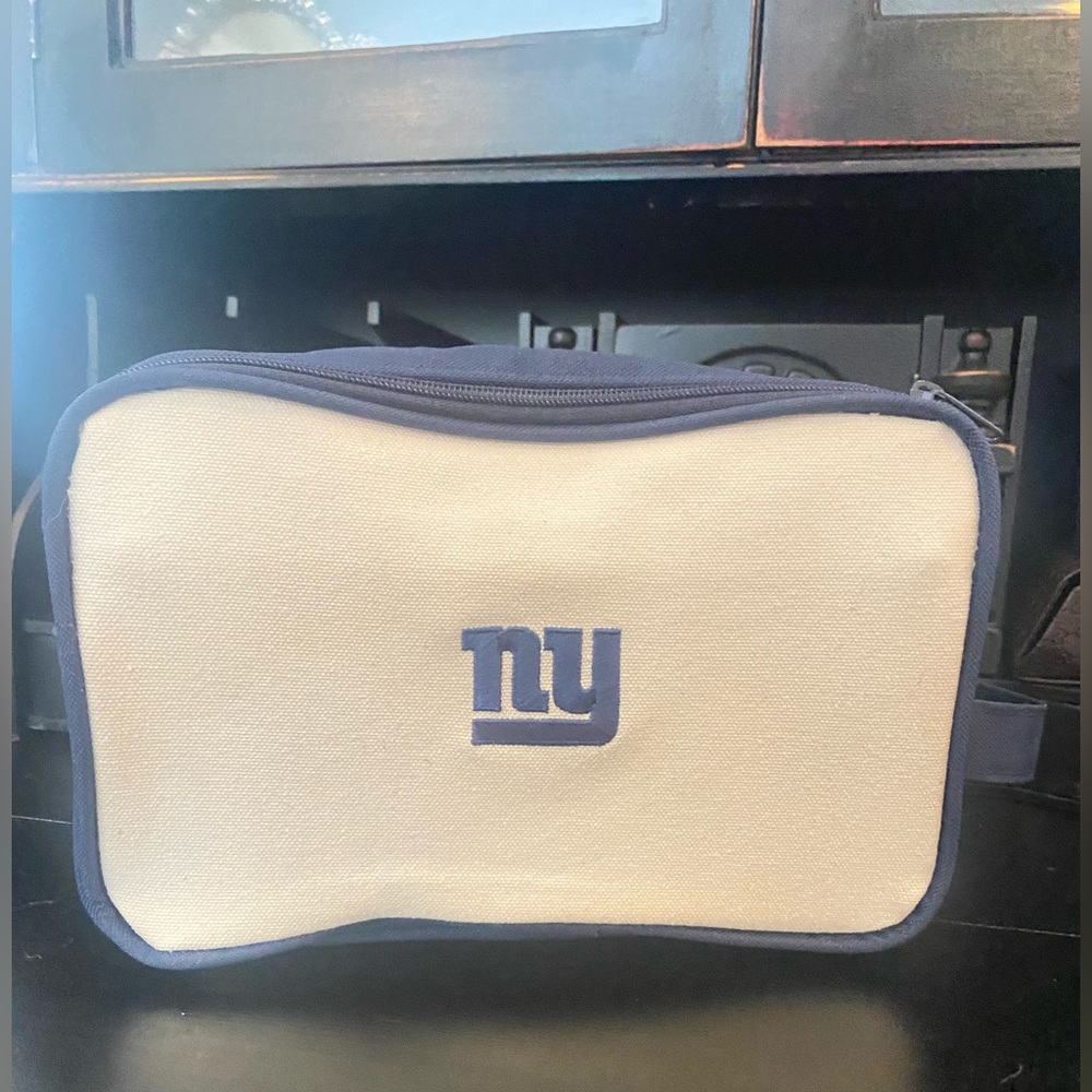 Vineyard Vines NY Giants Dopp kit / toiletry bag